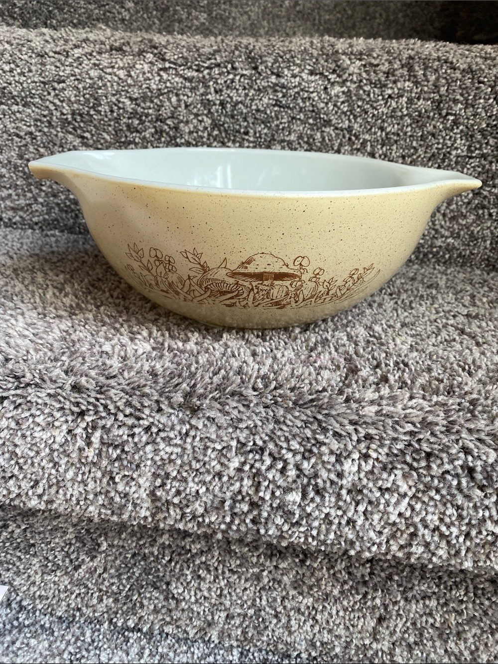Pyrex "Forest Fancies" Cinderella 2.5L mixing bowl brown mushrooms